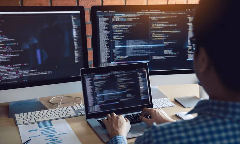 数据科学选型:R与Python如何赋能灵石县网站建设?